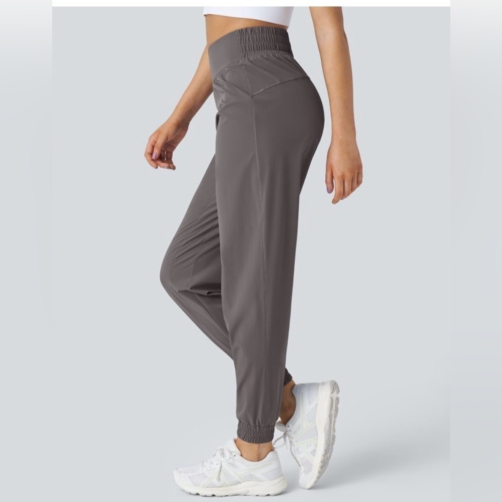 Halara High Waistband Hiking Joggers
NWT